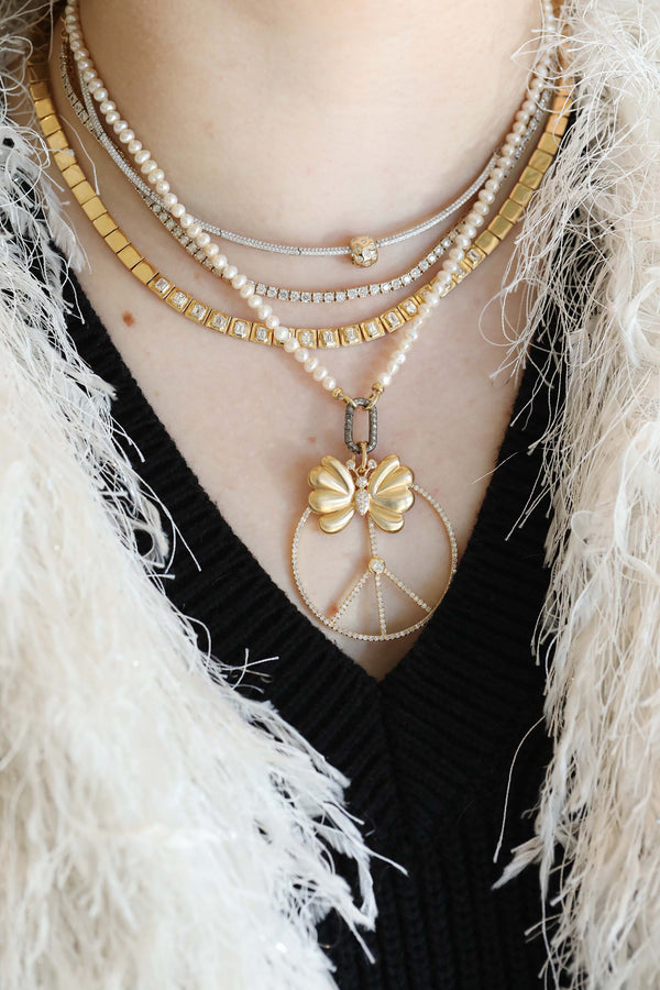 The Luxe Lexi Lock Necklace: Pearls